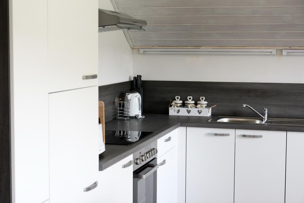 Lake House Apartment Medvode Bagian luar foto