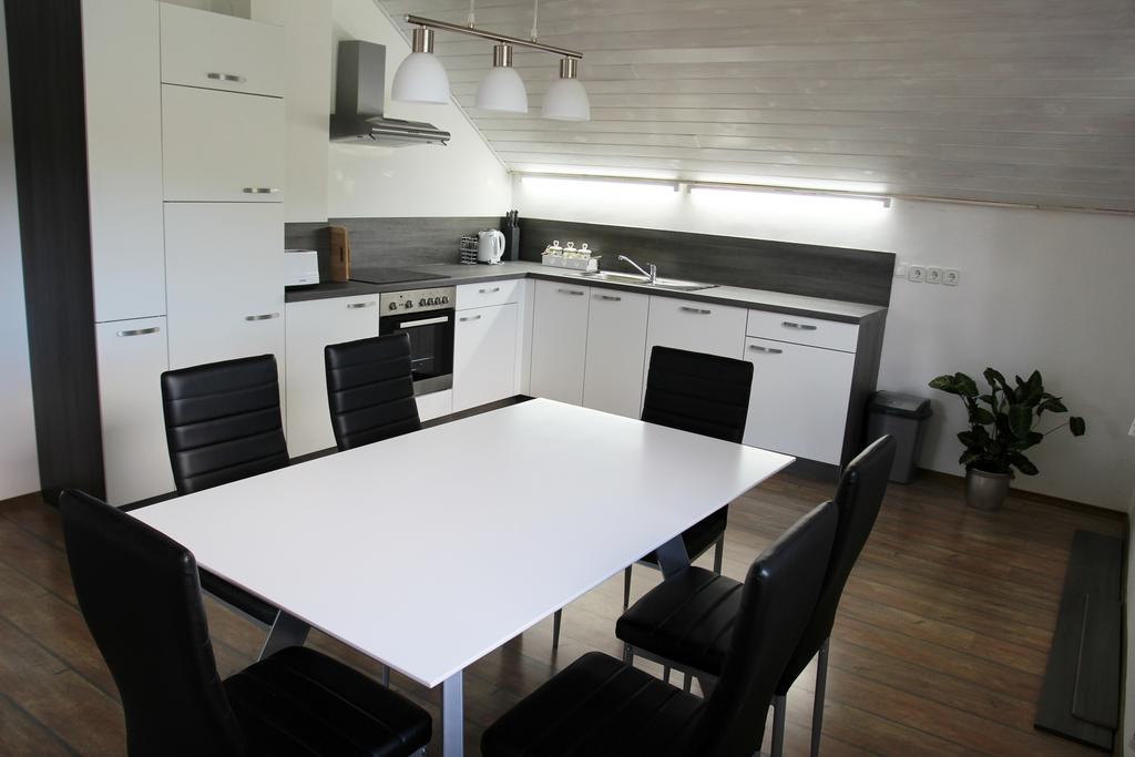 Lake House Apartment Medvode Bagian luar foto