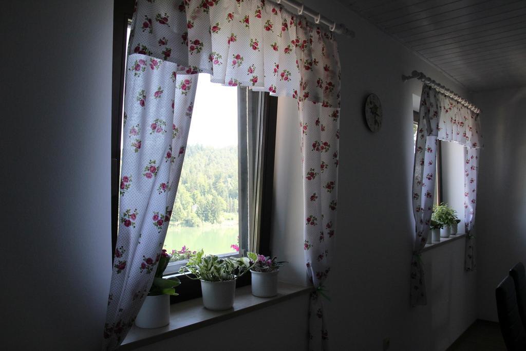 Lake House Apartment Medvode Bagian luar foto