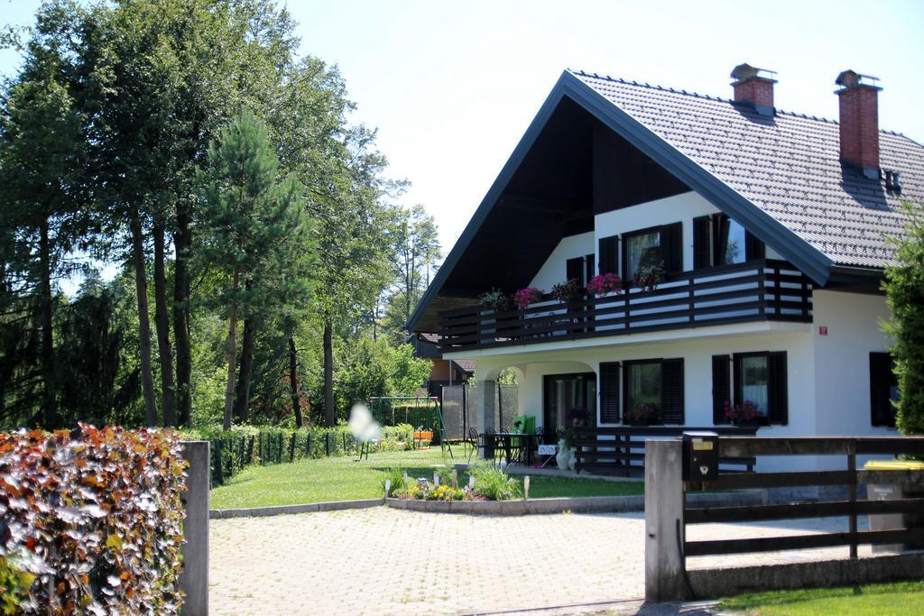 Lake House Apartment Medvode Bagian luar foto